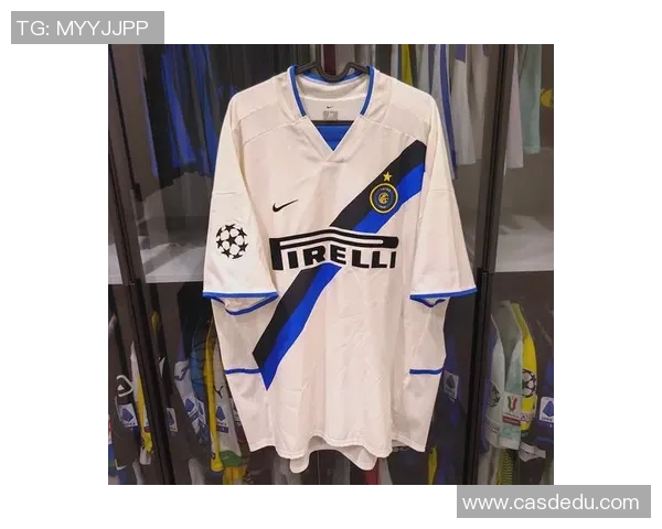 足球77号球星是谁 揭秘77号球衣背后传奇人物的辉煌历程