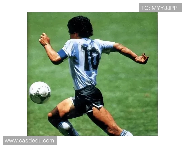 足球明星射门瞬间高清头像男生图集展示激情与力量