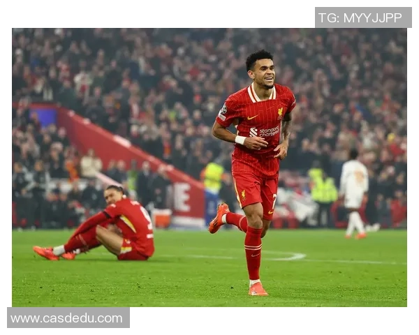 足球球星个人标志解析与影响力探讨：从招牌到全球偶像的成长轨迹