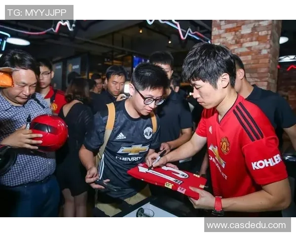 足球巨星手绘九宫格艺术图集 领略球场传奇人物的独特风采 足球巨星手绘九宫格艺术图集 领略球场传奇人物的独特风采