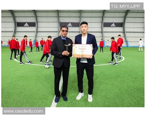 根宝足球基地两位小球星展现天赋 向未来职业生涯迈进